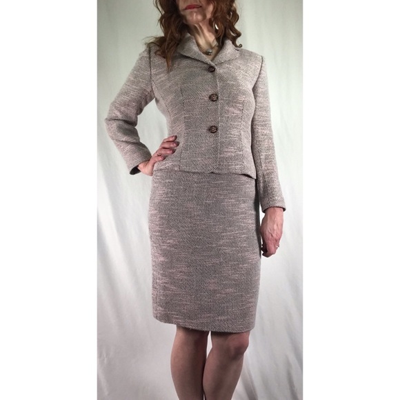 90’s Vintage Le Suit Pink Tweed Skirt Suit - Picture 2 of 11